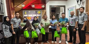 Rutan Samarinda Bagikan Bantuan ke Keluarga Warga Binaan dan Kurang Mampu