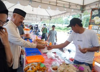 Bupati Kutai Kartanegara Resmikan Lorong Pasar Ramadhan