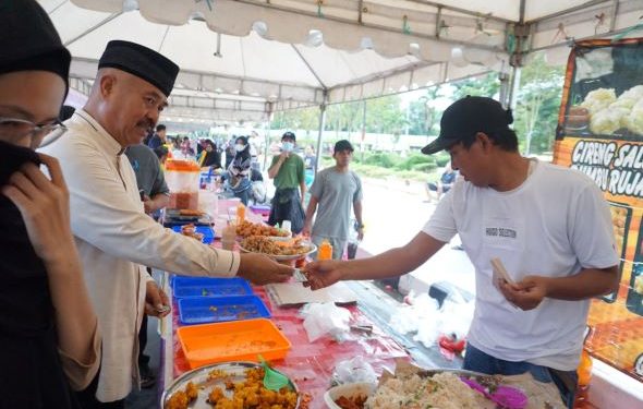 Bupati Kutai Kartanegara Resmikan Lorong Pasar Ramadhan