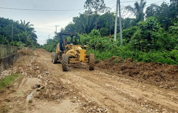 Dukung Mobilitas Warga, Grup Astra Agro Perbaiki Jalan di Desa Kecamatan Waru