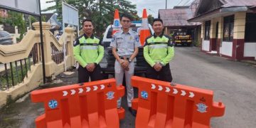 Jasa Raharja Cabang Samarinda Serahkan Traffic Cone Kepada Satlantas Polresta Samarinda