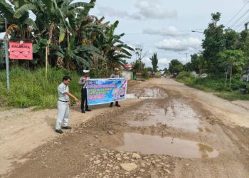 Jasa Raharja Perkuat Upaya Pencegahan Kecelakaan Melalui Pemasangan Spanduk Keselamatan