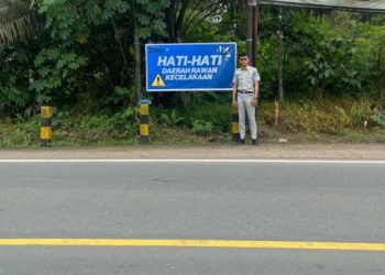 Jasa Raharja Pasang Spanduk Keselamatan Lalu Lintas di Jalan Poros Samarinda-Bontang
