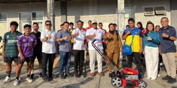 KONI Kaltim Bantu Mesin Rumput Untuk Lapangan Hoki