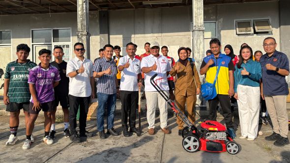 KONI Kaltim Bantu Mesin Rumput Untuk Lapangan Hoki